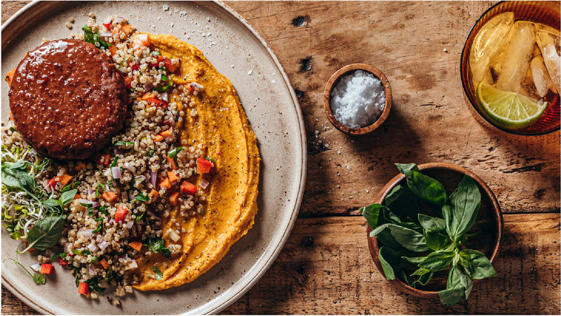 Burger con puré de boniato y quinoa con verduras